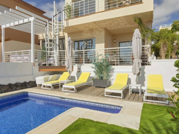 Villa Of 4 Bedrooms With Exceptional Amenities In Puerto De Santiago