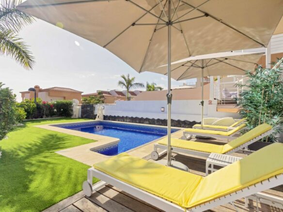 Villa Of 4 Bedrooms With Exceptional Amenities In Puerto De Santiago