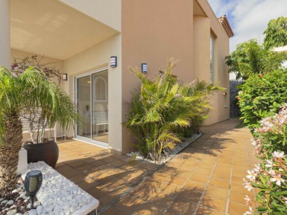 Villa Of 4 Bedrooms With Exceptional Amenities In Puerto De Santiago