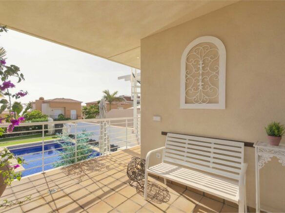 Villa Of 4 Bedrooms With Exceptional Amenities In Puerto De Santiago