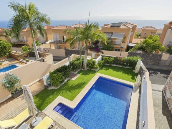Villa Of 4 Bedrooms With Exceptional Amenities In Puerto De Santiago
