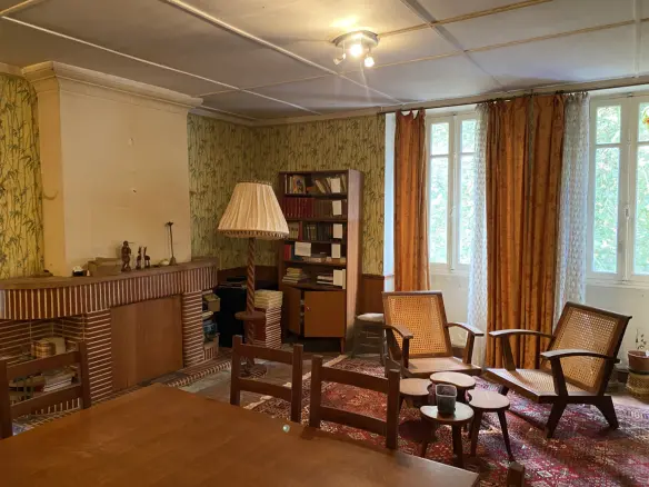 5-bedroom House In Saint-laurent-des-combes, France (195 M²)