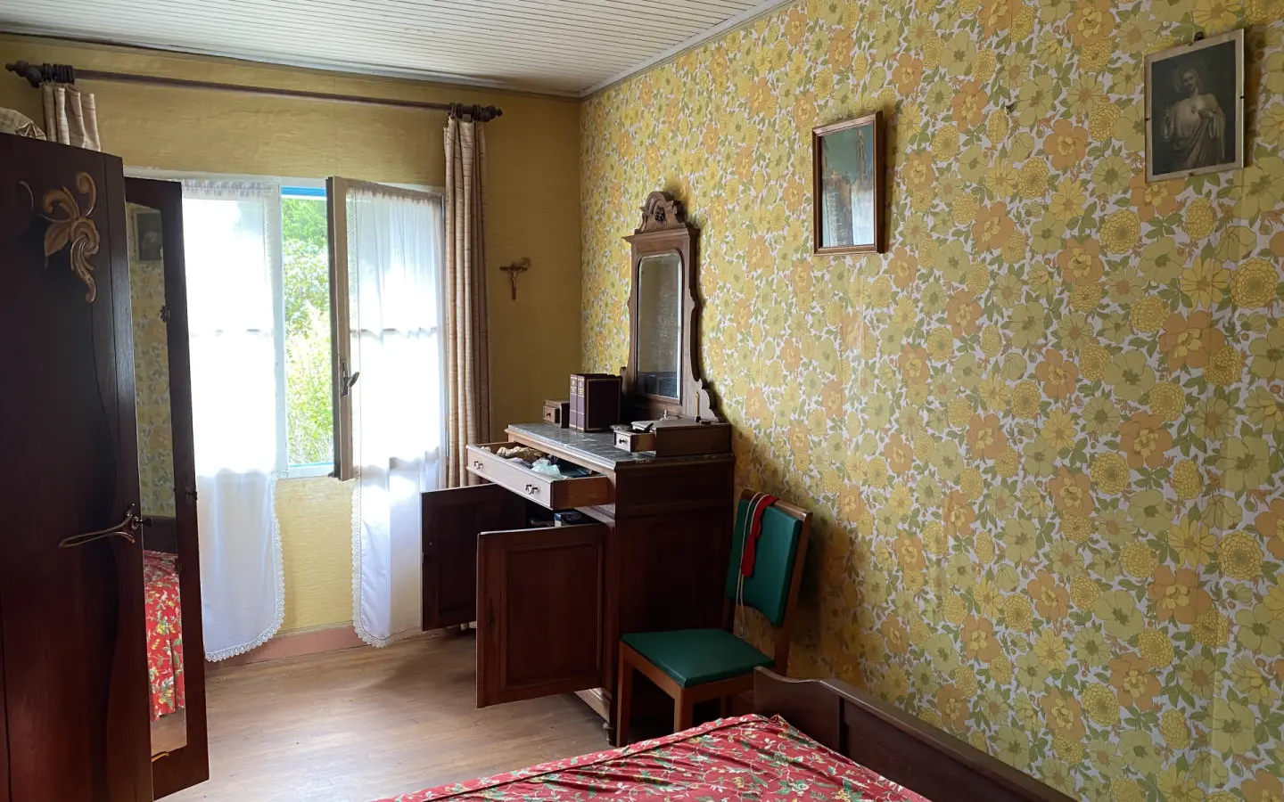 5-bedroom House In Saint-laurent-des-combes, France (195 M²)