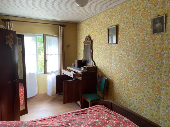 5-bedroom House In Saint-laurent-des-combes, France (195 M²)