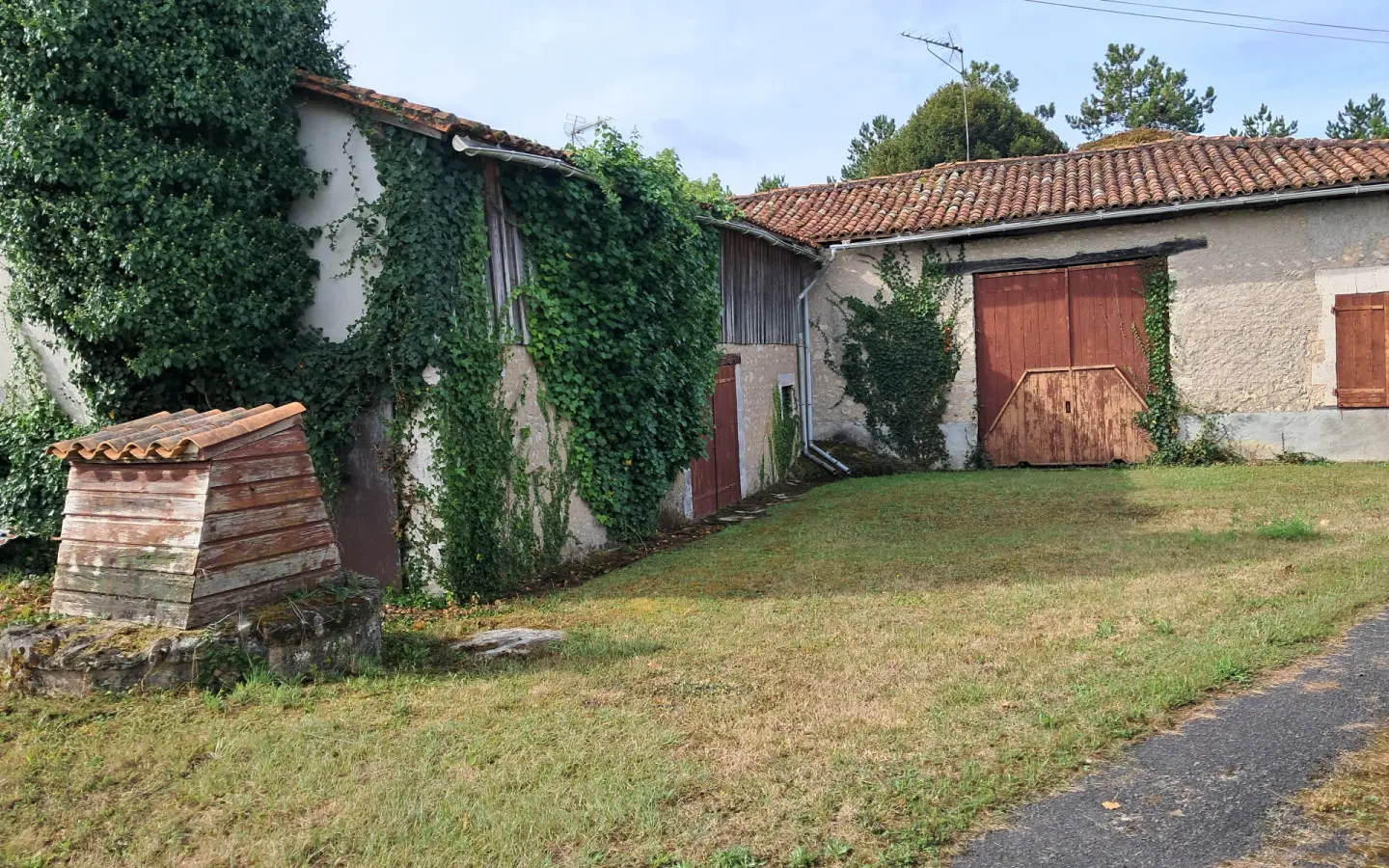 5-bedroom House In Saint-laurent-des-combes, France (195 M²)