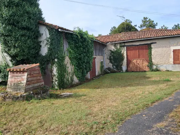 5-bedroom House In Saint-laurent-des-combes, France (195 M²)