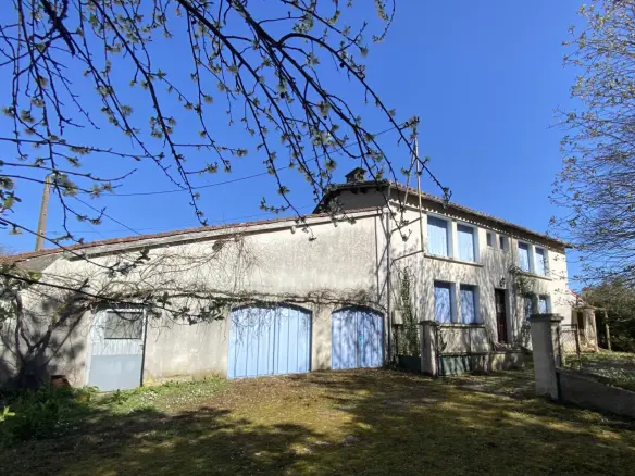 5-bedroom House In Saint-laurent-des-combes, France (195 M²)
