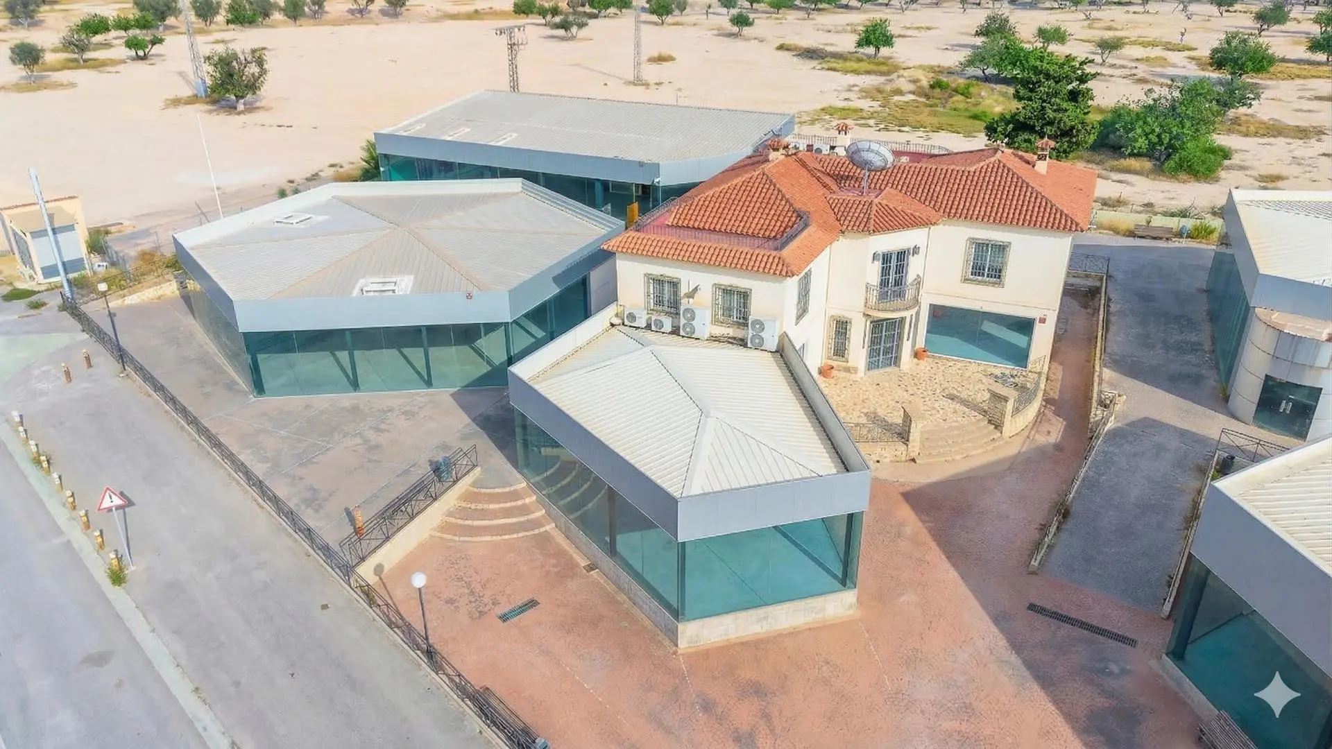Commercial Unit Of 586 M² In Alicante, Spain