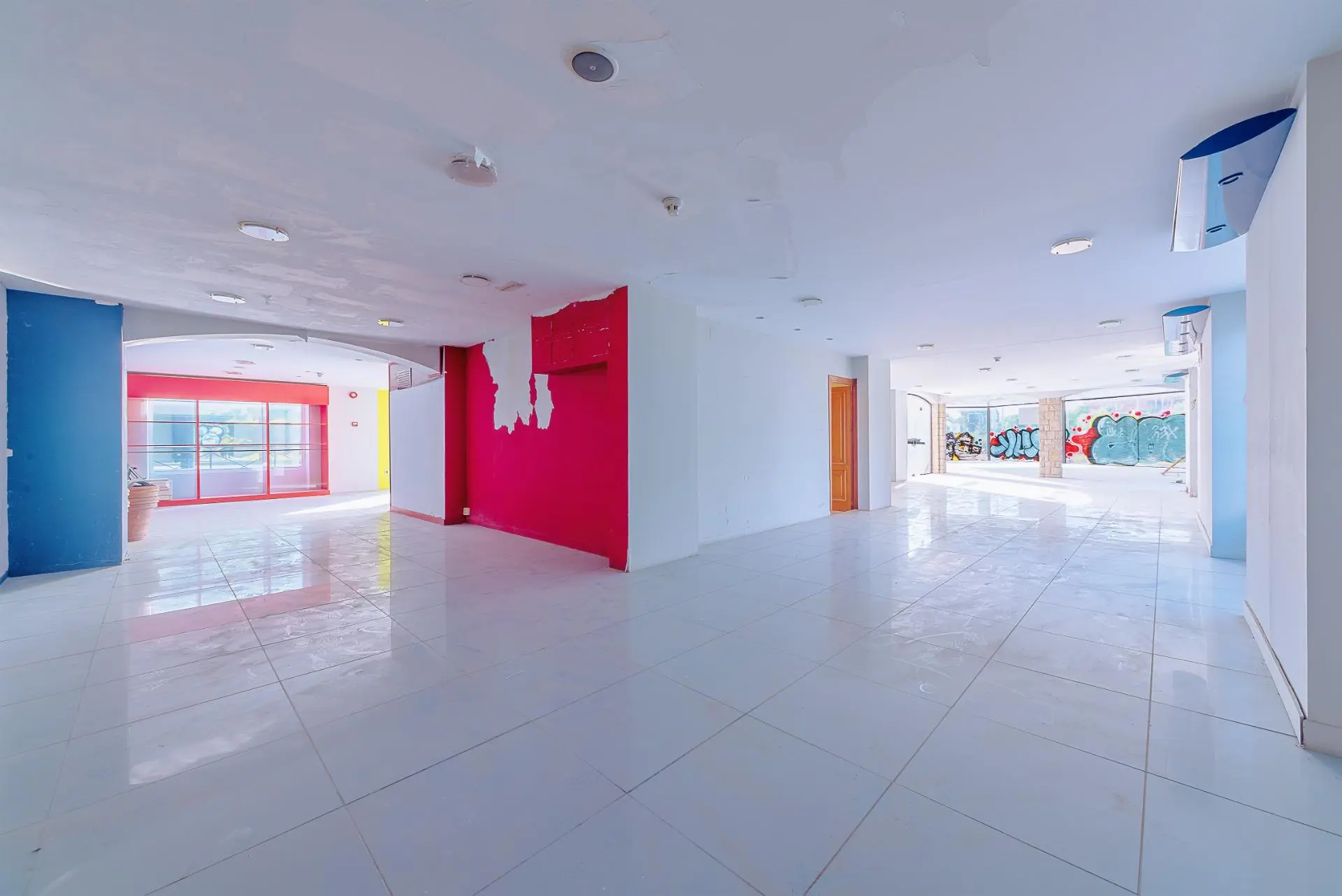 Commercial Unit Of 586 M² In Alicante, Spain