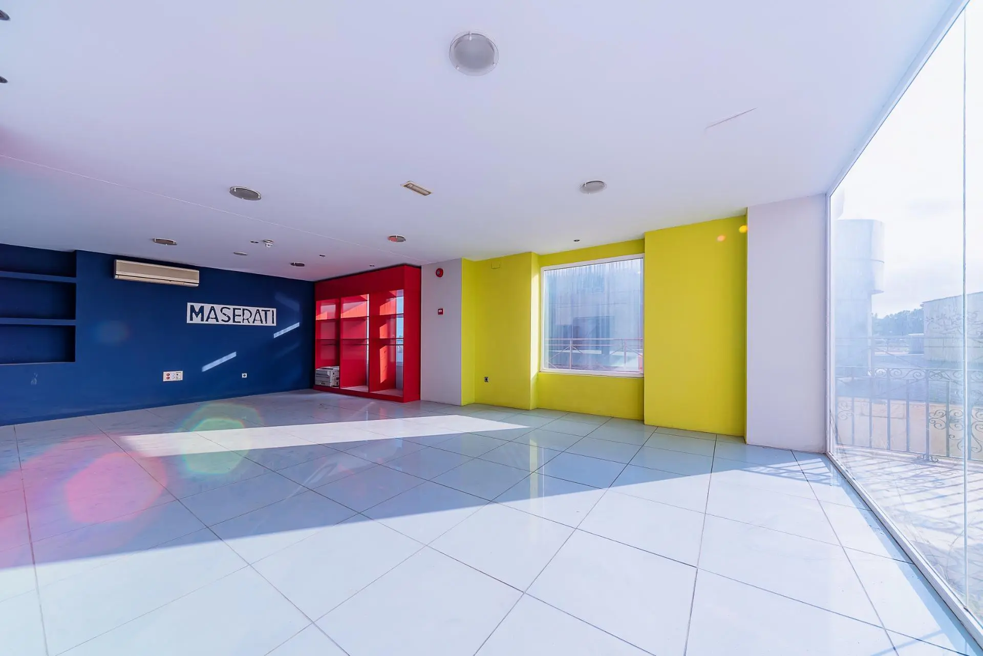 Commercial Unit Of 586 M² In Alicante, Spain