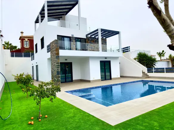 4-bedroom Villa In Rojales, Spain (260 M²)