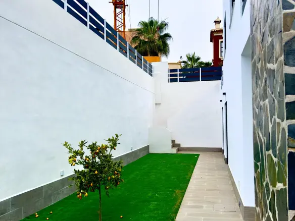 4-bedroom Villa In Rojales, Spain (260 M²)