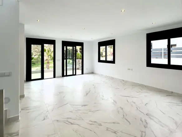 4-bedroom Villa In Rojales, Spain (260 M²)