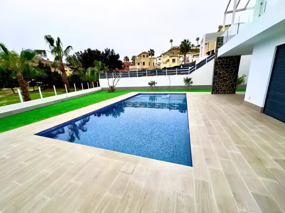 4-bedroom Villa In Rojales, Spain (260 M²)