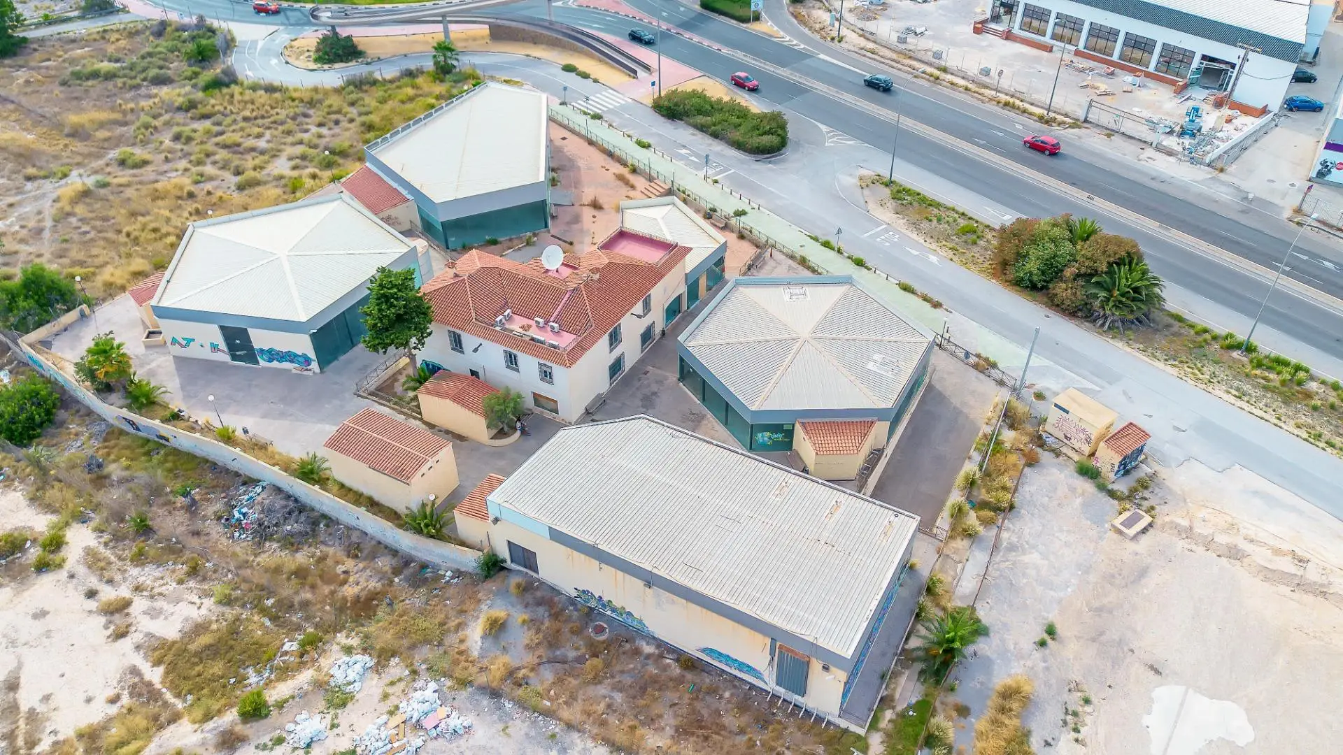 Commercial Unit Of 700 M² In Alicante, Spain