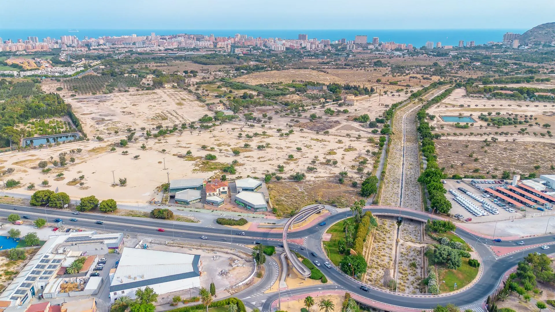 Commercial Unit Of 700 M² In Alicante, Spain