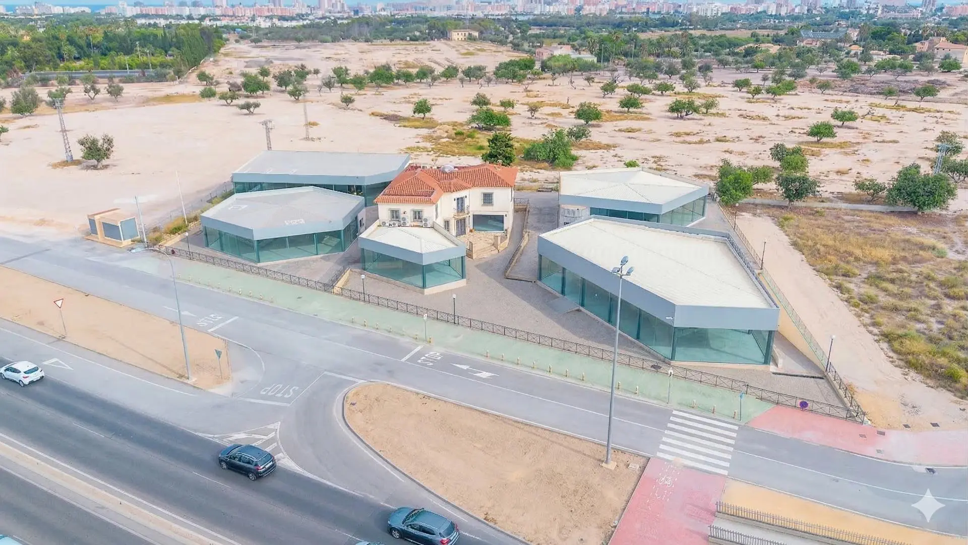 Commercial Unit Of 700 M² In Alicante, Spain
