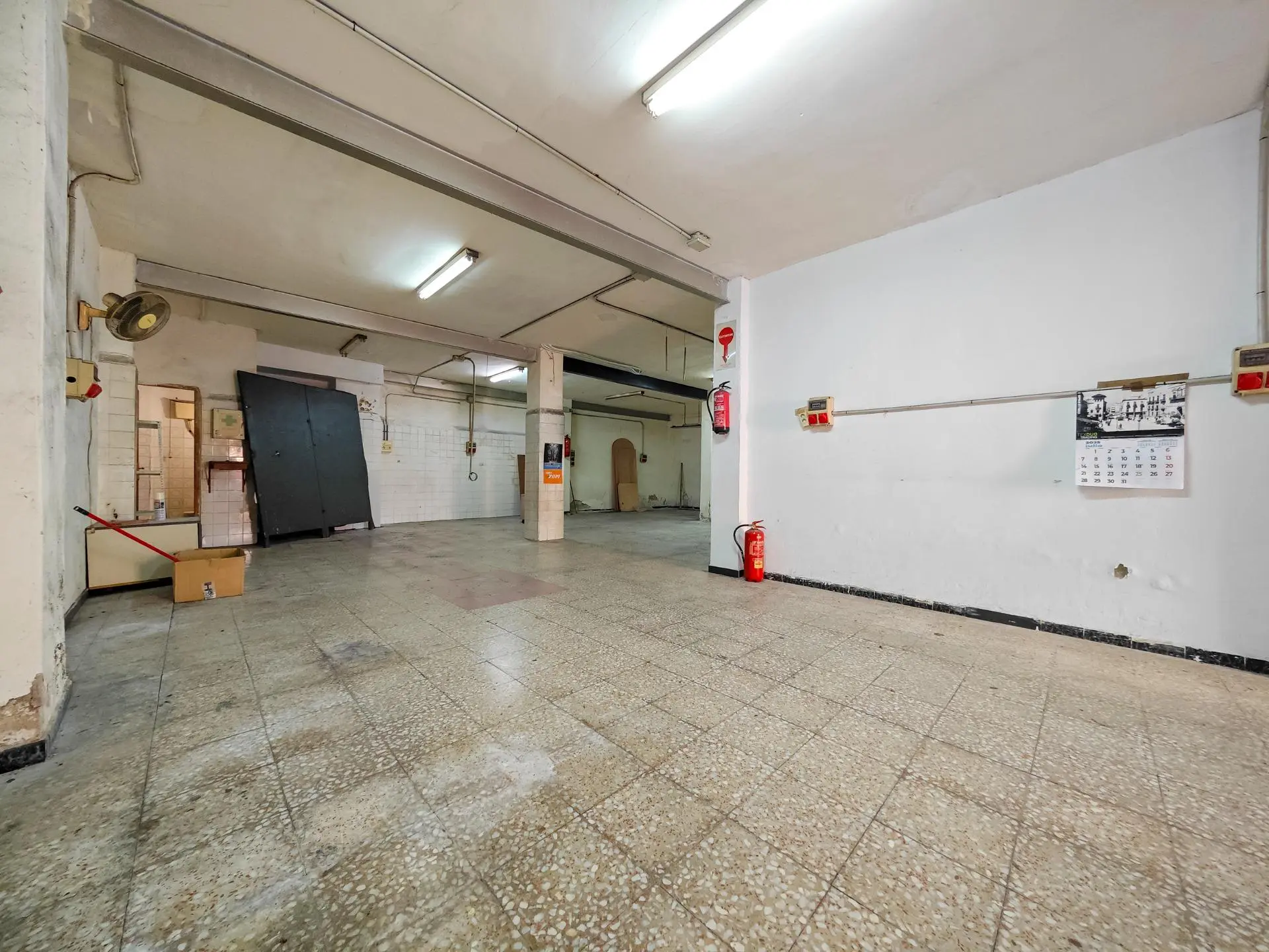 Commercial Unit Of 133 M² In Elche, Spain