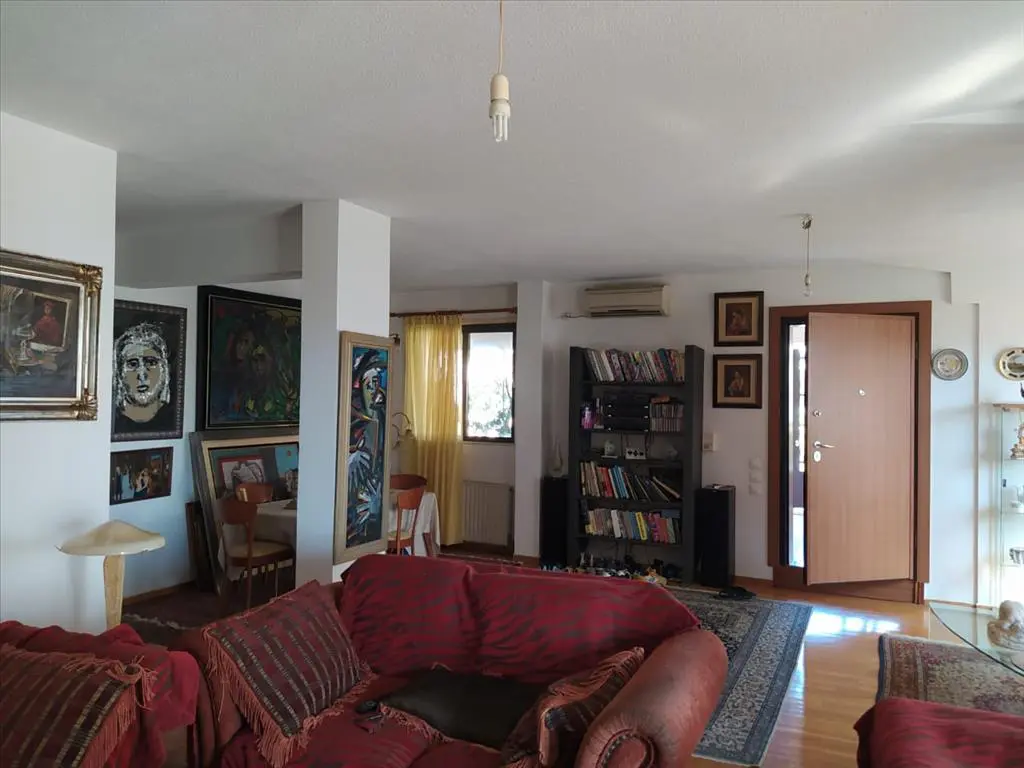 Detached House Of 640 M² In Athens