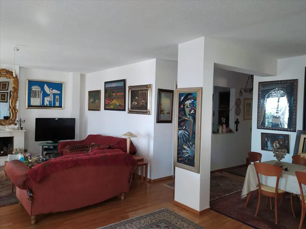 Detached House Of 640 M² In Athens