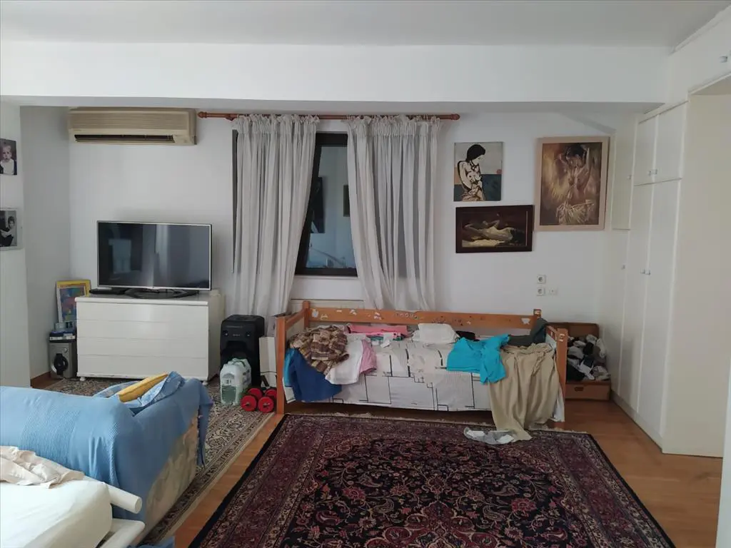 Detached House Of 640 M² In Athens