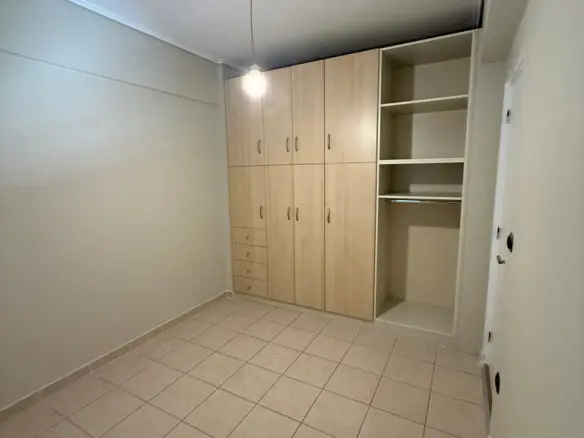 3-bedroom Flat In Alimos, Greece (98 M²)