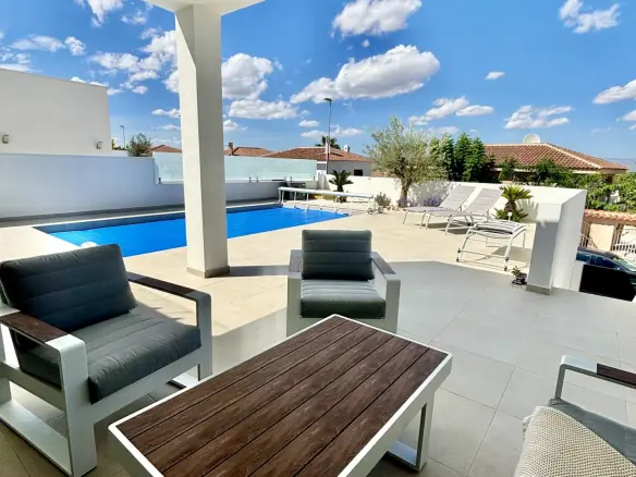 3-bedroom Villa In Benijofar, Spain (120 M²)