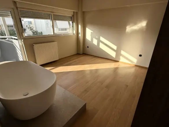 3-bedroom Flat In Alimos, Greece (98 M²)
