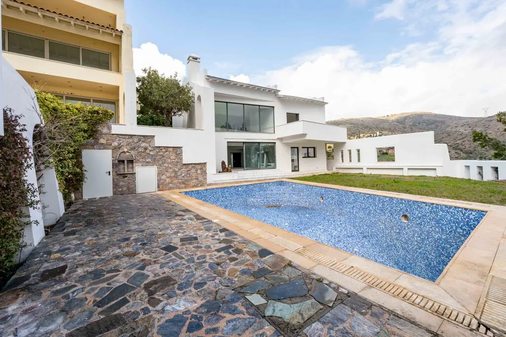 Villa Of 462 M² In Attica