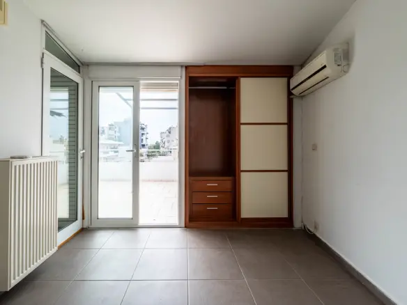 3-bedroom Flat In Zografou, Greece (92 M²)