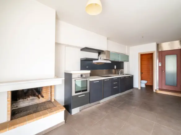 3-bedroom Flat In Zografou, Greece (92 M²)