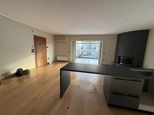 3-bedroom Flat In Alimos, Greece (98 M²)