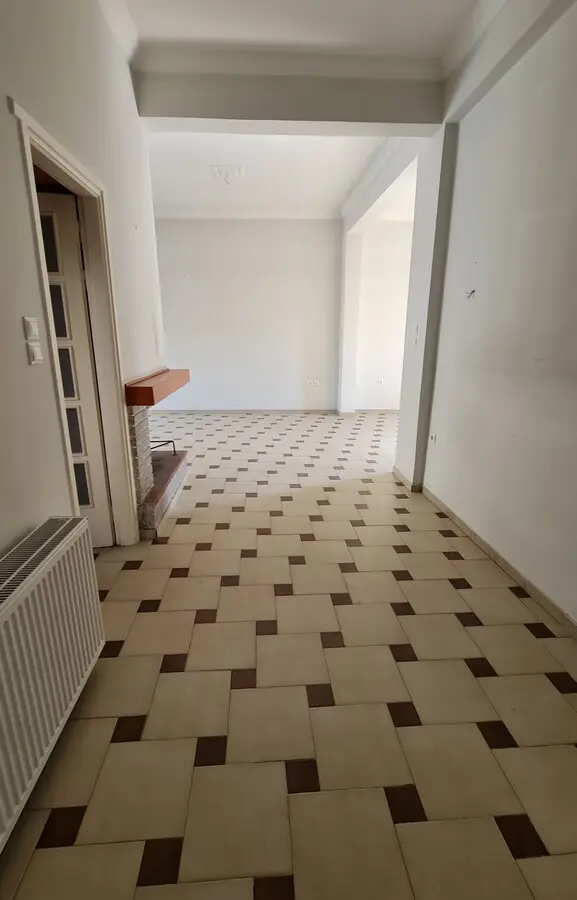 Building Of 419 M² In Athens