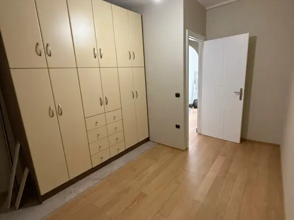 3-bedroom Flat In Alimos, Greece (98 M²)