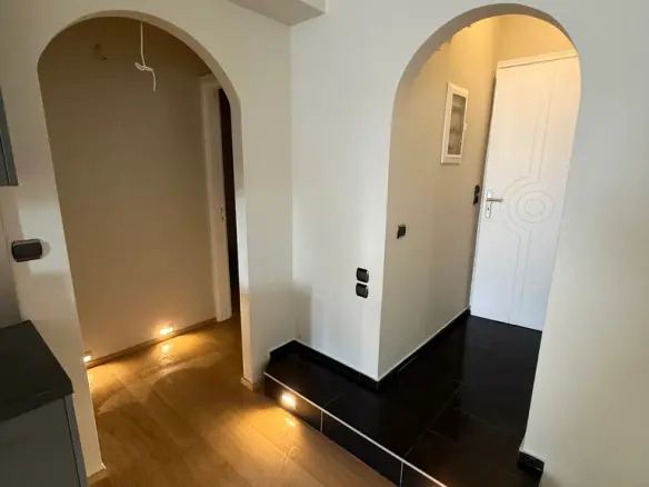 3-bedroom Flat In Alimos, Greece (98 M²)