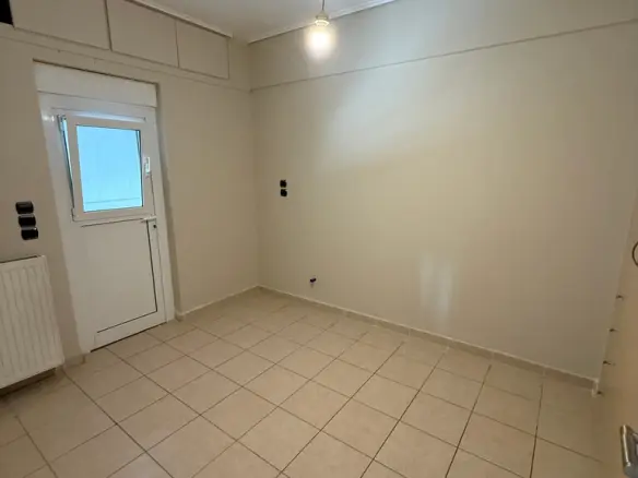 3-bedroom Flat In Alimos, Greece (98 M²)