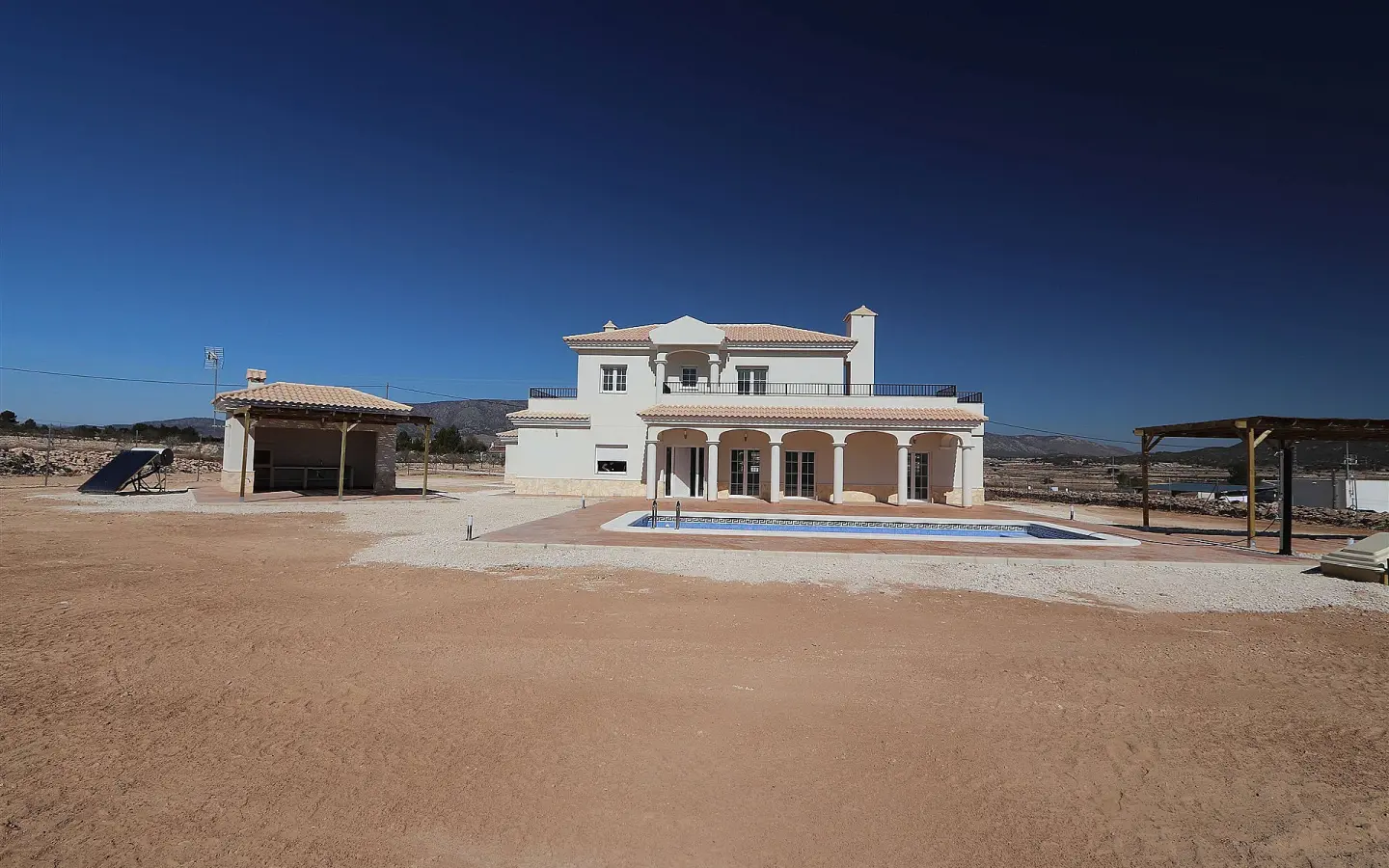4-bedroom Detached Villa In Pinoso, Spain (225 M²)