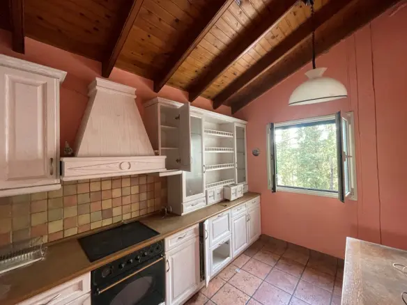 Detached House In Corfu, Greece (268 M²)