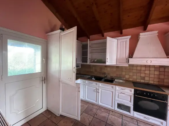 Detached House In Corfu, Greece (268 M²)