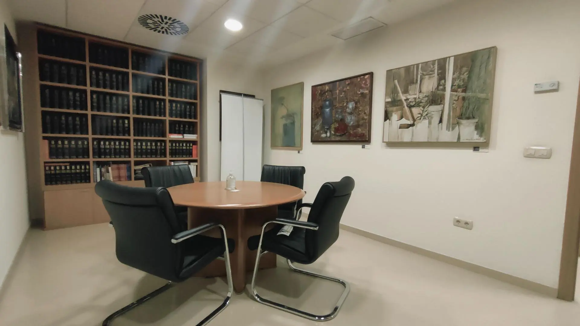 Office Of 550 M² In Alicante, Spain