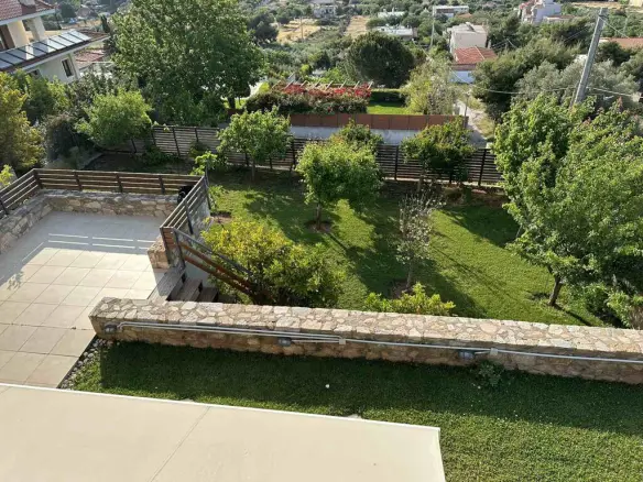 8-bedroom Detached House In Kalivia Thorikou, Greece (428 M²)