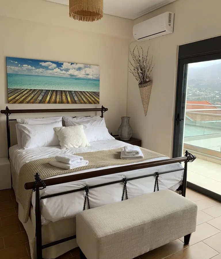 8-bedroom Detached House In Kalivia Thorikou, Greece (428 M²)