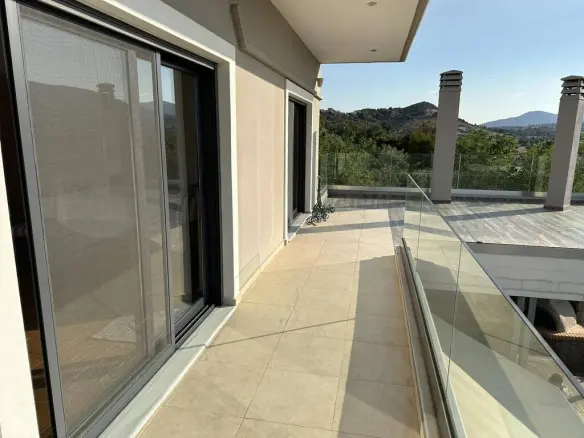 8-bedroom Detached House In Kalivia Thorikou, Greece (428 M²)