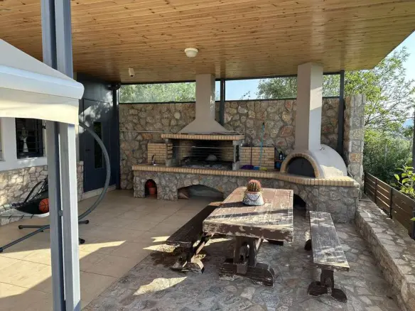 8-bedroom Detached House In Kalivia Thorikou, Greece (428 M²)