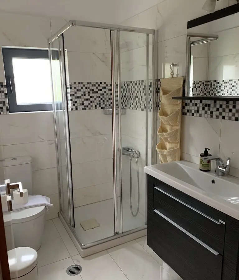 8-bedroom Detached House In Kalivia Thorikou, Greece (428 M²)