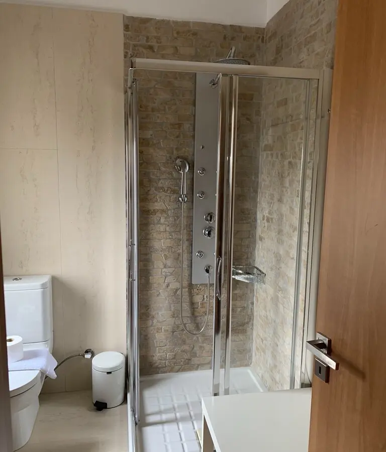 8-bedroom Detached House In Kalivia Thorikou, Greece (428 M²)