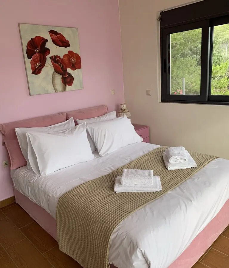 8-bedroom Detached House In Kalivia Thorikou, Greece (428 M²)