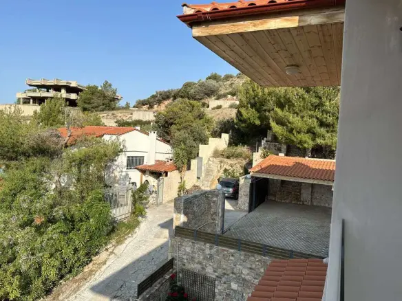 8-bedroom Detached House In Kalivia Thorikou, Greece (428 M²)