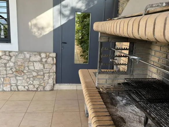 8-bedroom Detached House In Kalivia Thorikou, Greece (428 M²)