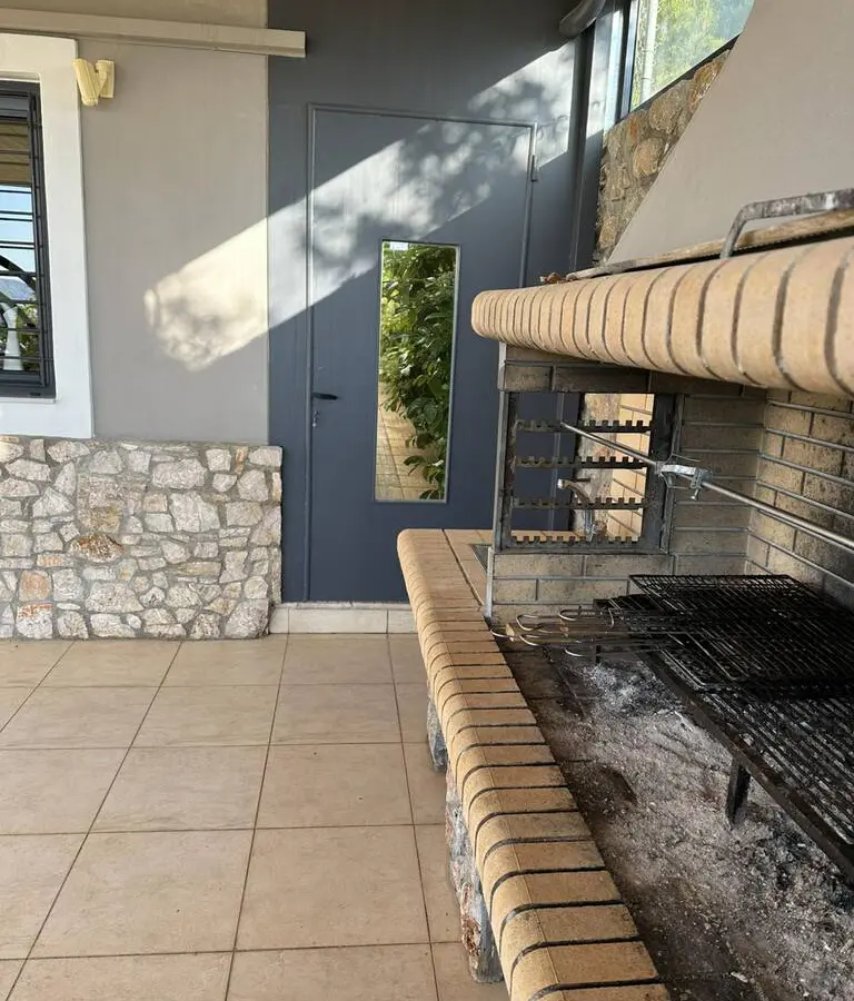 8-bedroom Detached House In Kalivia Thorikou, Greece (428 M²)
